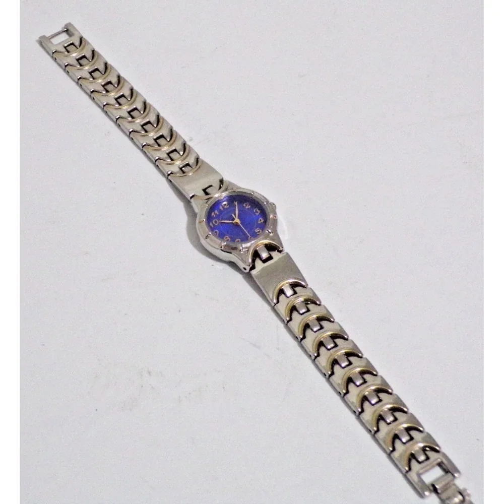 Geneva Women's Writstwatch Blue 1